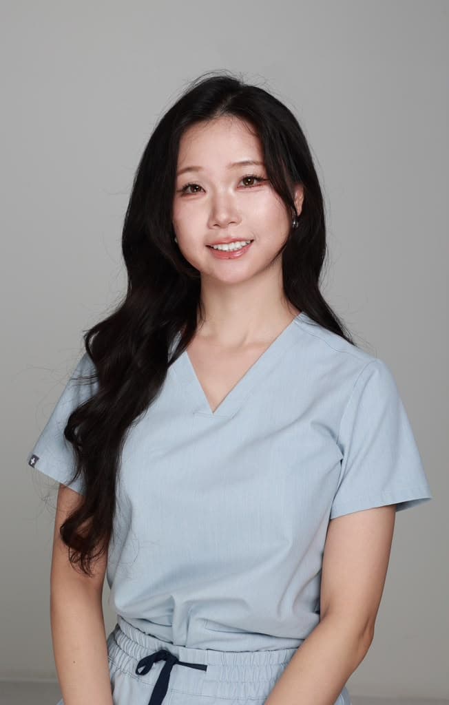 Dr. Yi Wen (Amy) Zhao, Mandarin-speaking dentist at Adelaide Dental in downtown Toronto Dr. Yi Wen (Amy) Zhao, Mandarin-speaking dentist at Adelaide Dental in downtown Toronto
